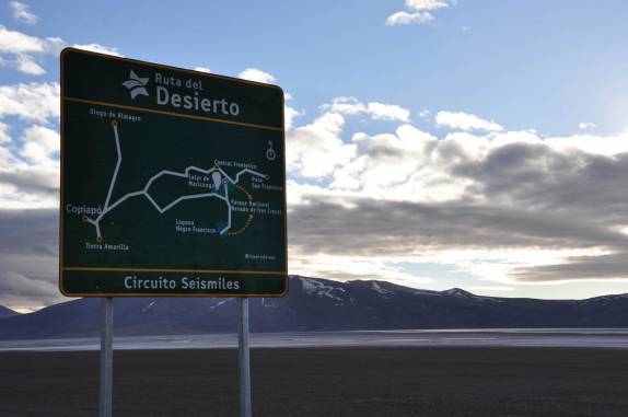 Rota cruza o deserto de altitude entre os vários picos com mais de 6 mil metros de altura, na região do Paso San Francisco, entre Chile e Argentina